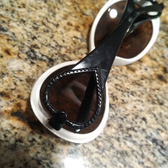 Womens Sunglass Oval White Silver Plastic Amber Lens CUTE!! main image 8